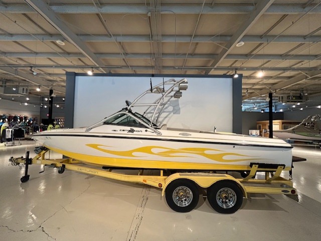 2003 Centurion Avalanche boat