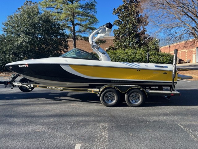 2013 Centurion Avalanche Elite V boat