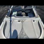 2013 Centurion Avalanche Elite V boat