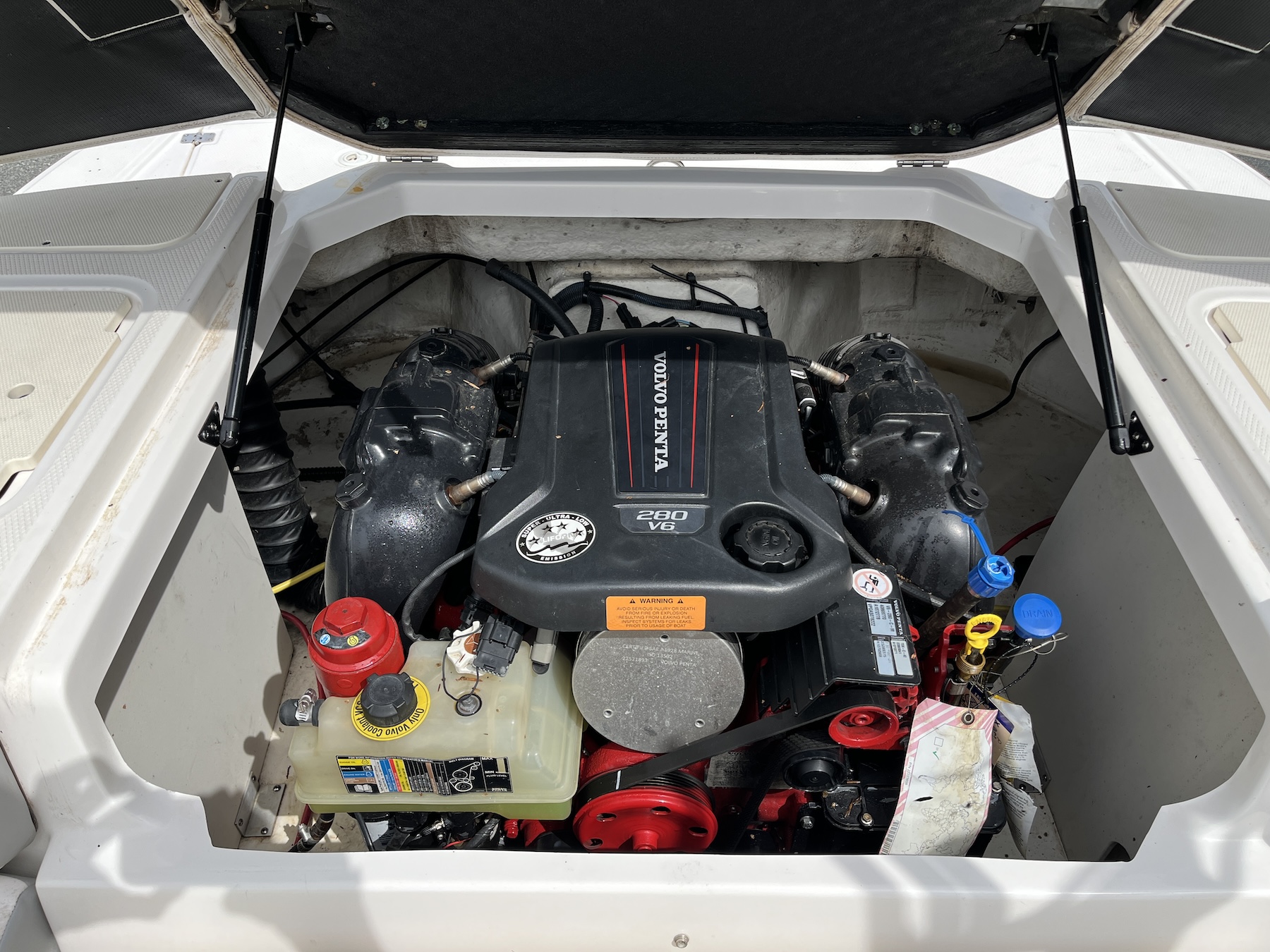 2019 Chaparral 23 H2o Surf boat