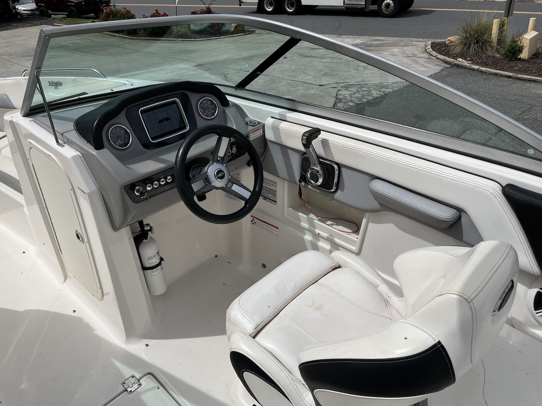 2019 Chaparral 23 H2o Surf boat