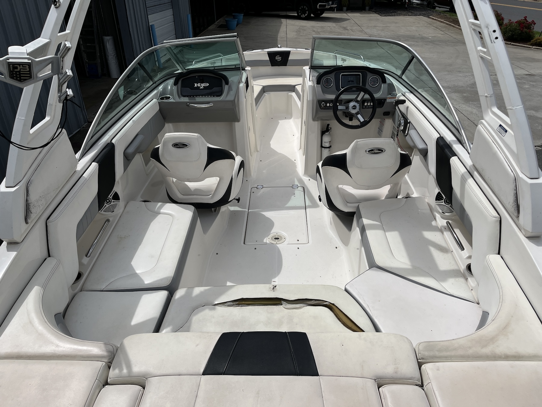 2019 Chaparral 23 H2o Surf boat
