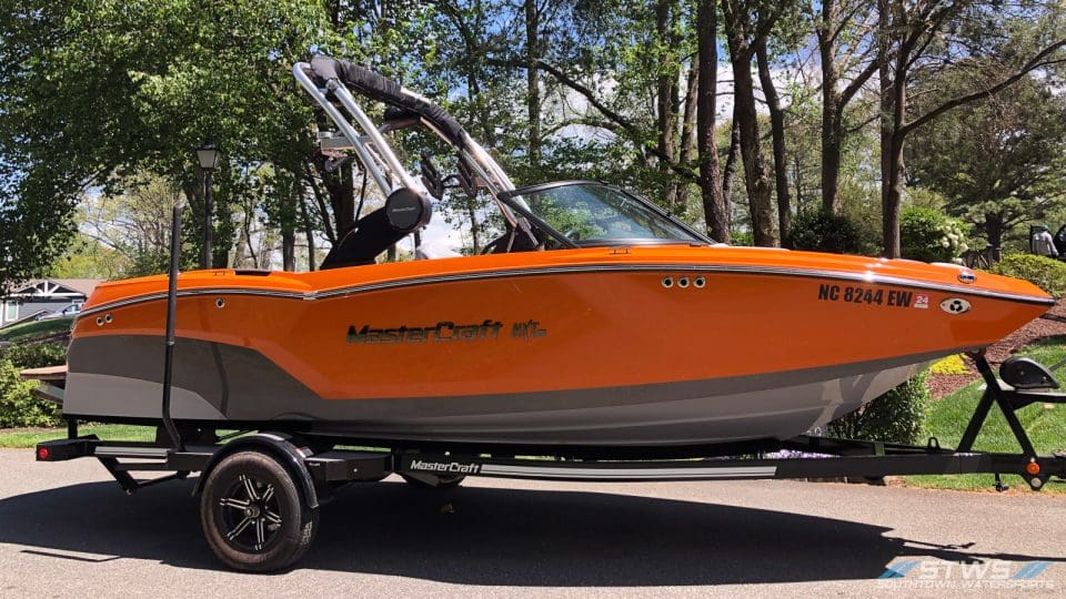MasterCraft NXT20 2022 – Orange/Black