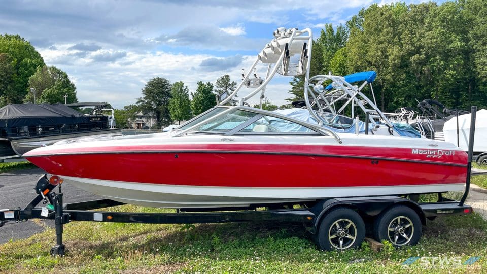 MasterCraft X10 2004 – Red / Whitie