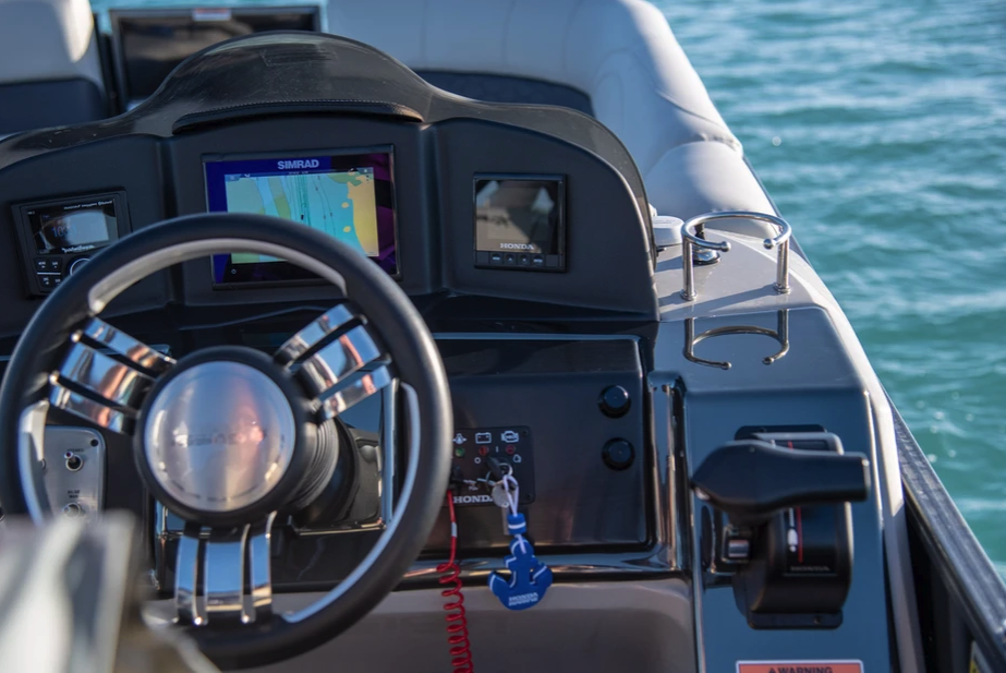 PFC helm, Simrad Go7, Wet Sounds Head Unit PFC helm, Simrad Go7, Wet Sounds Head Unit
