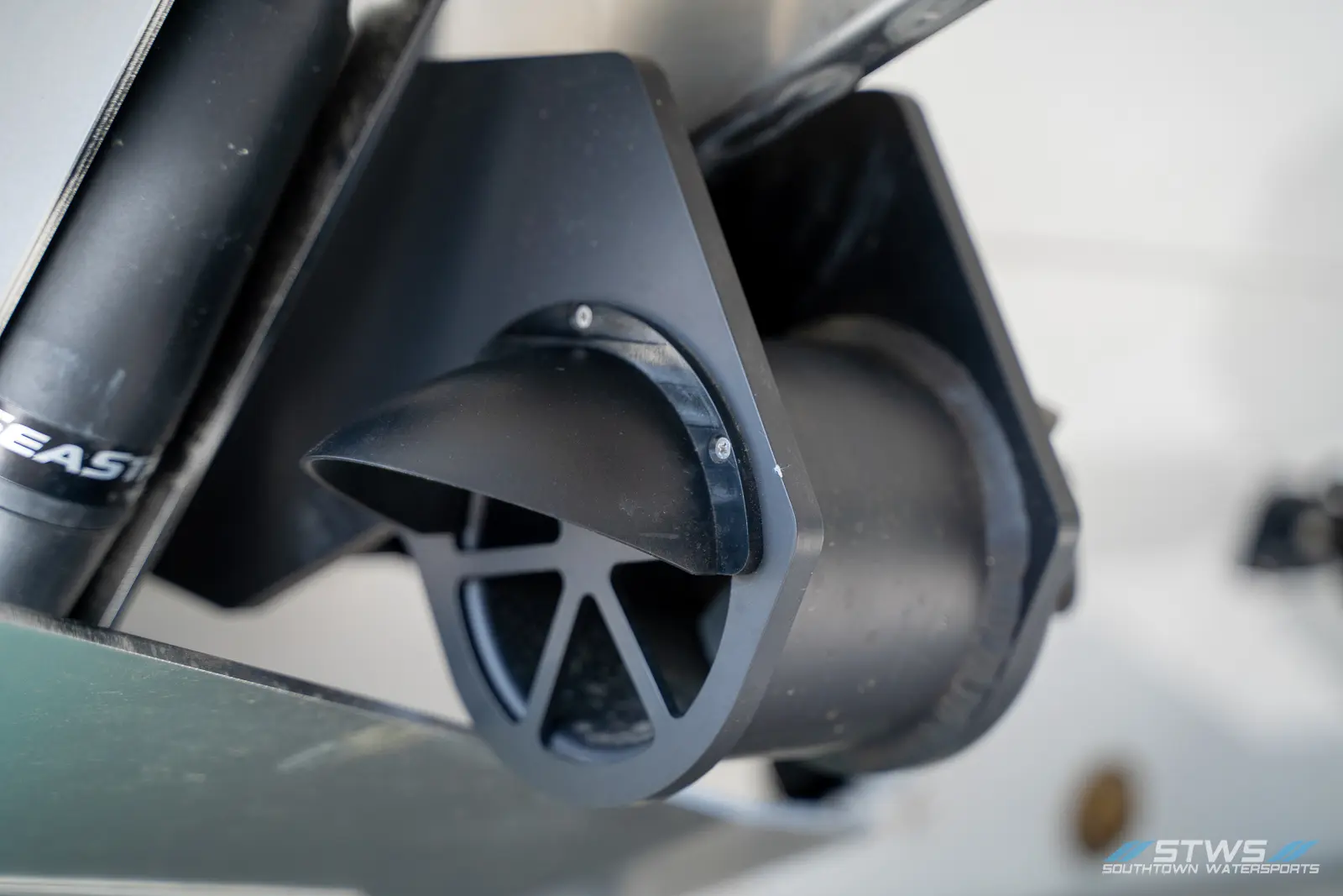Dual Stern Thrusters