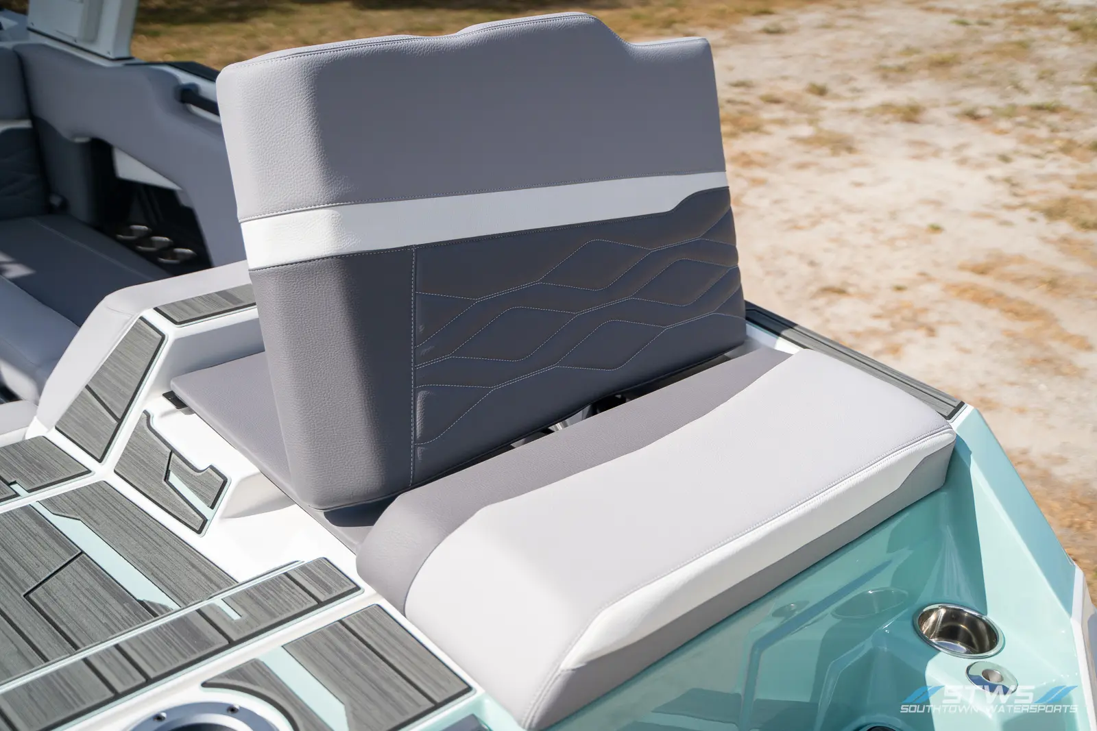 Transom Convertible Seating