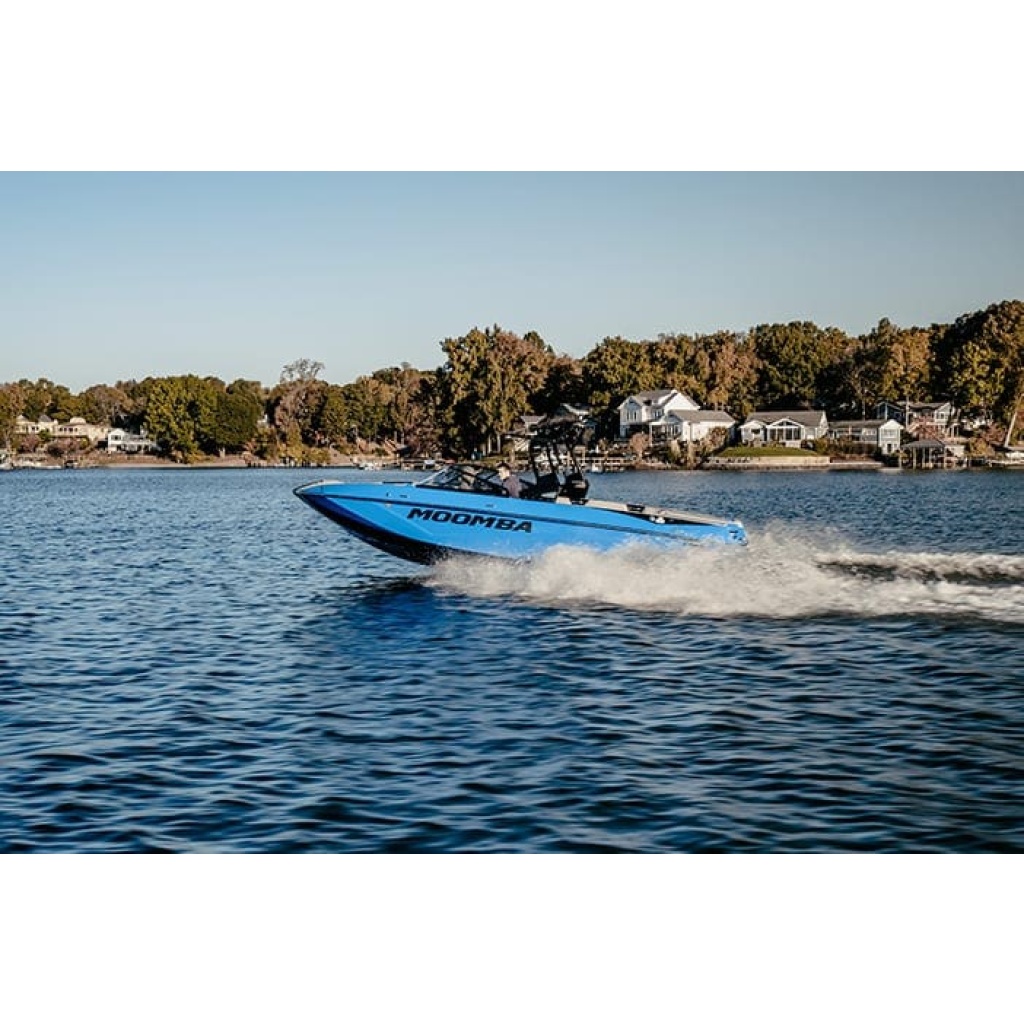 2020 Moomba Makai: Subfloor Ballast Surf and Wakeboard Boat