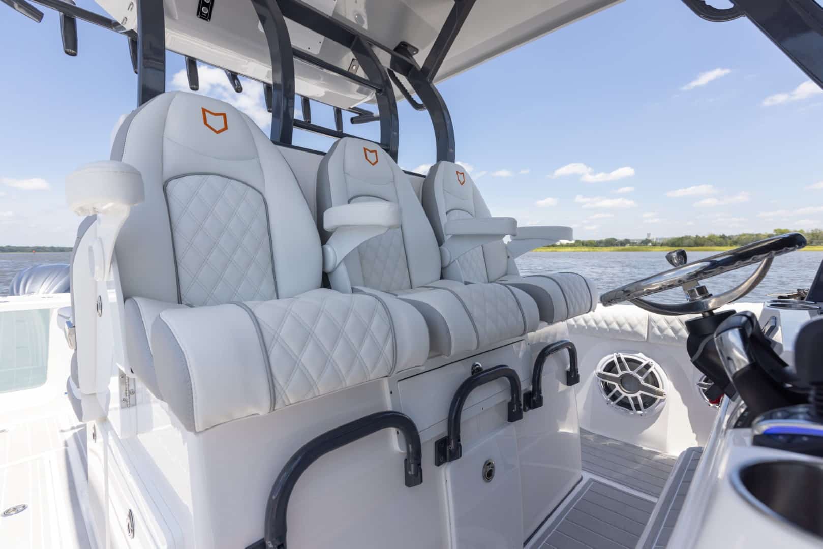 Sea Fox 368 Commander captains chair