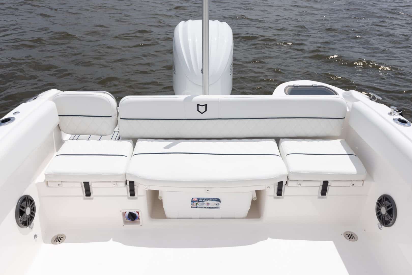Sea Fox 228 Traveler bench seat