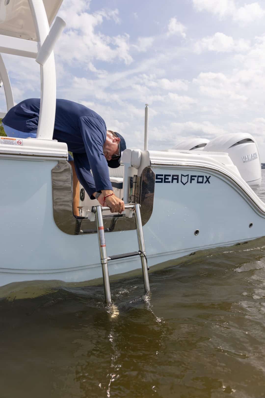 Sea Fox 268 Traveler side view door ladder