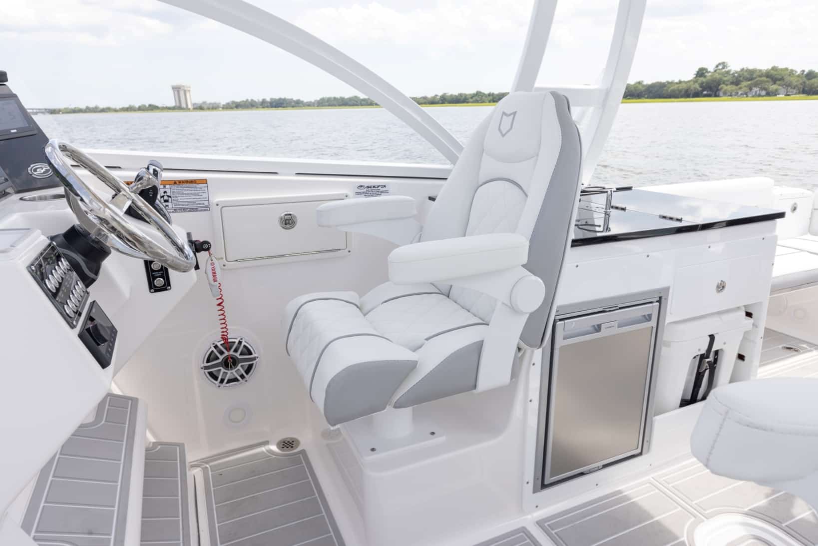 Sea Fox 288 Traveler captains chair