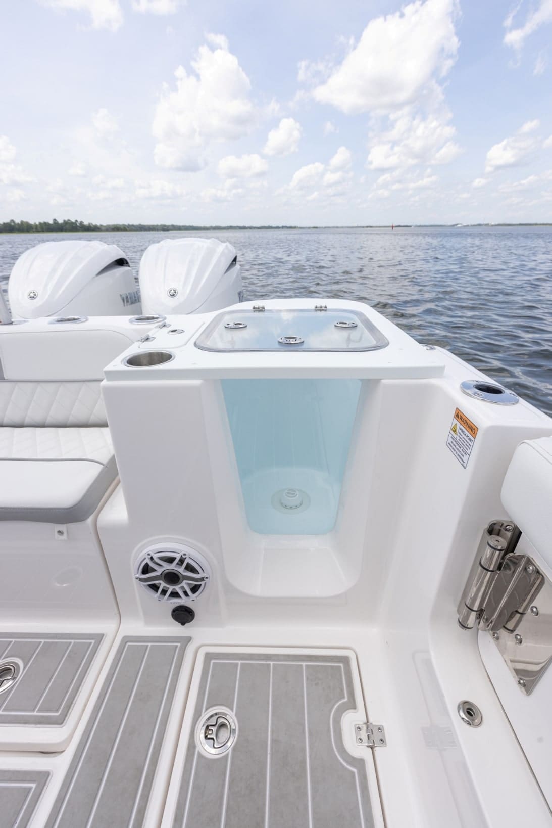 Sea Fox 288 Traveler well with aquarium wall