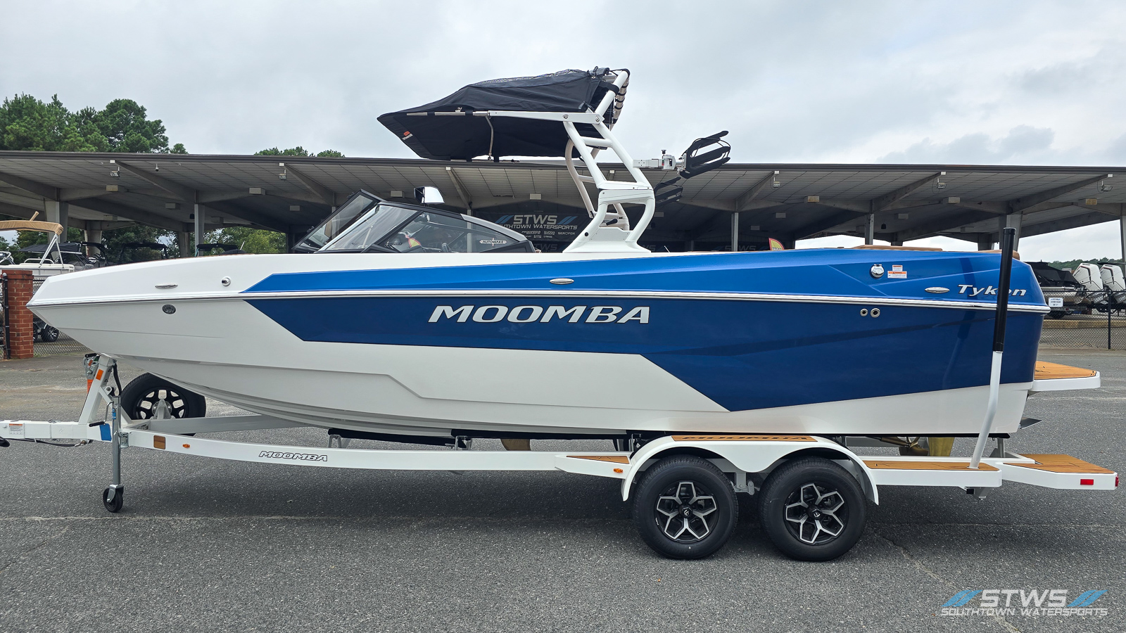 Moomba Tykon 2025 – Steel Blue Flake / White