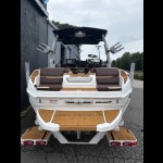 2025 - Supra - SA 400 - boat - White / Tan - SouthTown Watersports - Charlotte, NC - gallery image