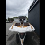 2025 - Supra - SA 400 - boat - White / Tan - SouthTown Watersports - Charlotte, NC - gallery image